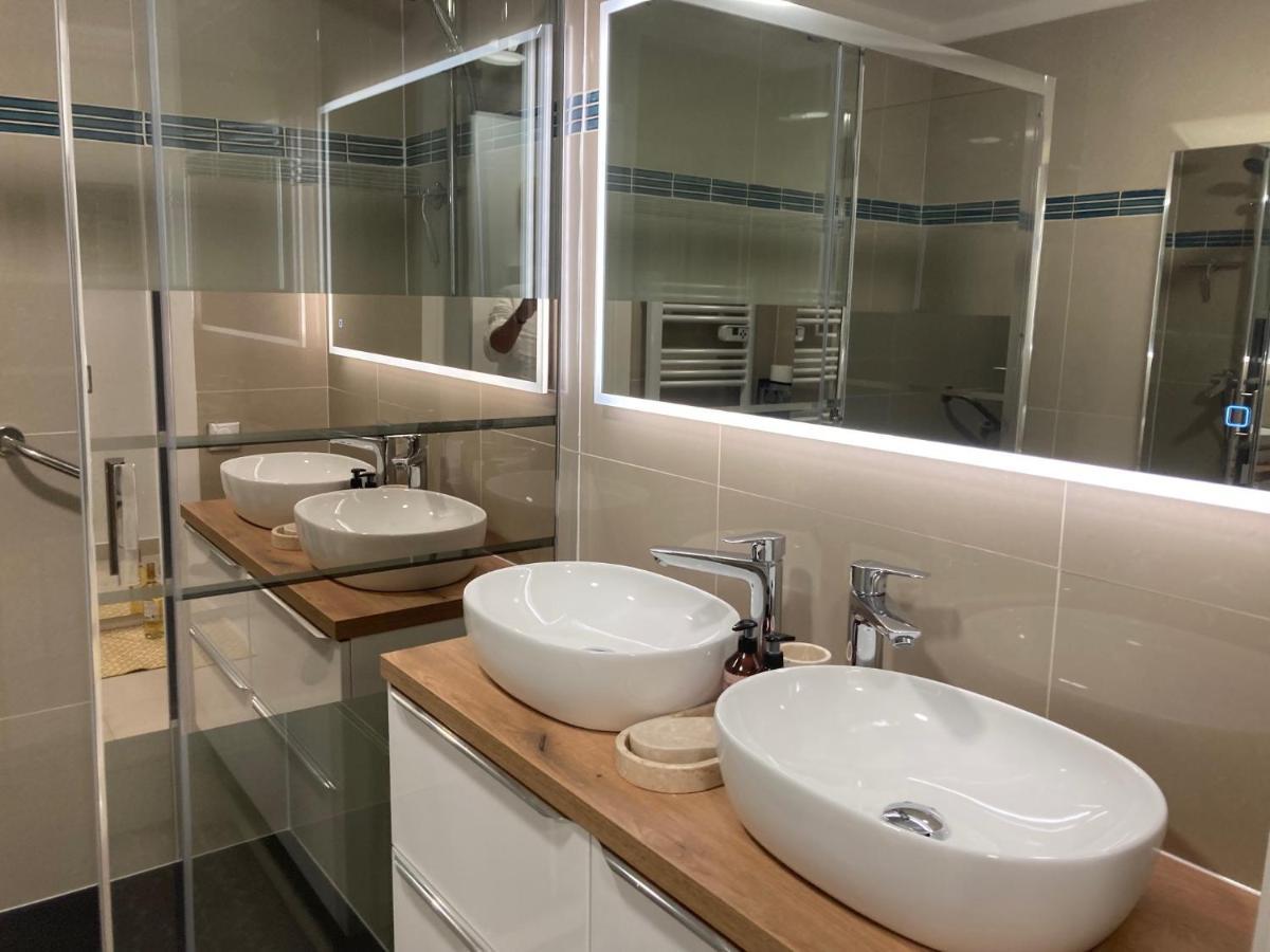 Appartement De Standing Le Velvet Bay Climatise En Bord De Mer Antibes Exterior photo